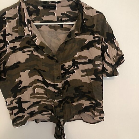 STORIA Brown Black Tan Camo Camouflage Short Sleeve Tie Button Down Crop Top M - Picture 4 of 12